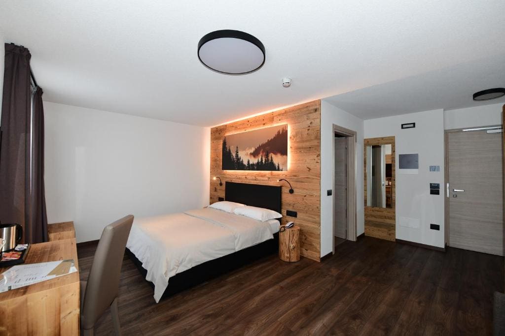 Deluxe Room room - Image 3