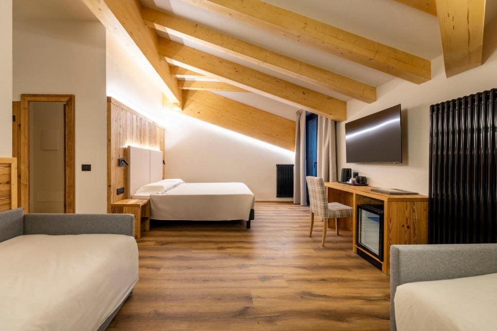Family Junior Suite room - Image 3
