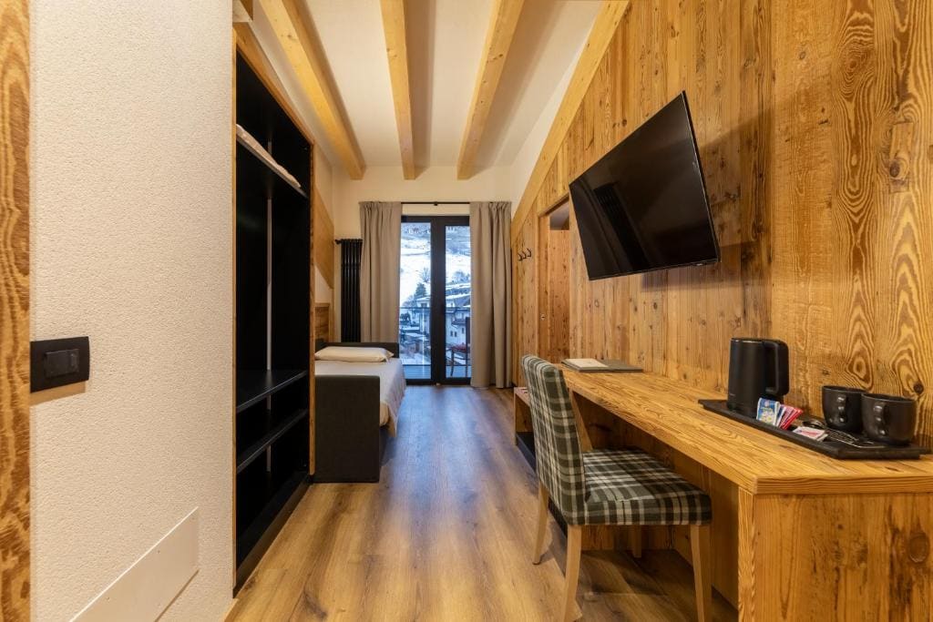 Suite with Mountain View room - Image 2