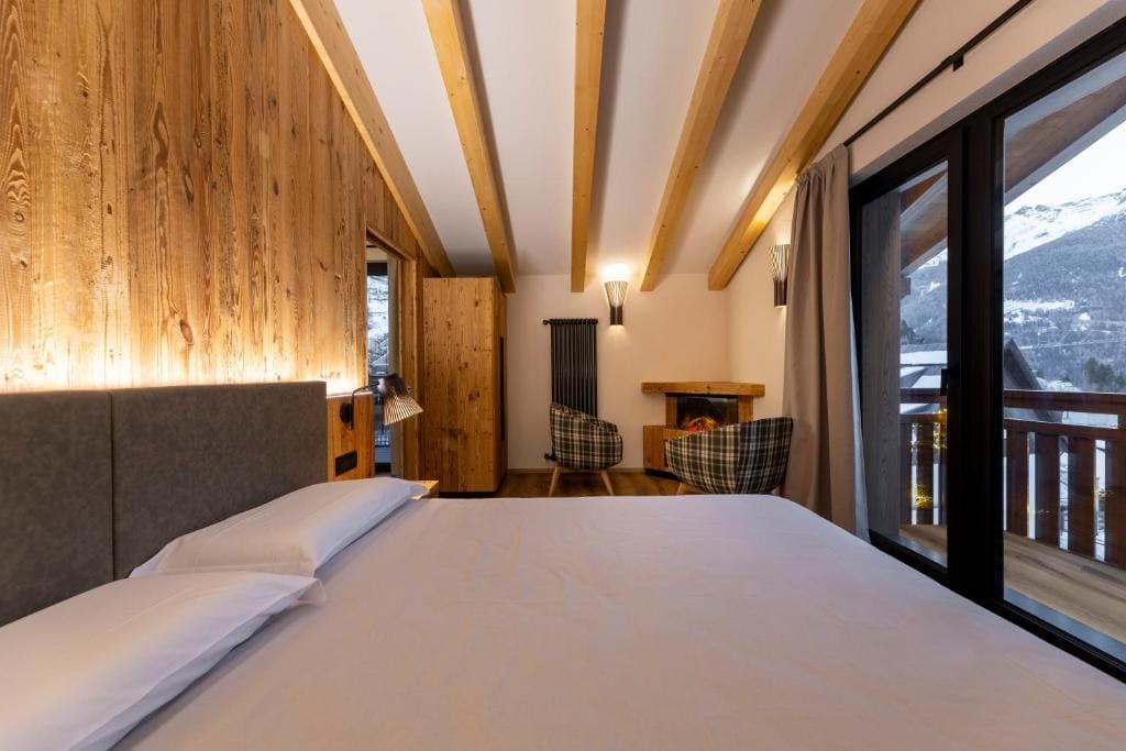 Suite with Mountain View room - Image 3