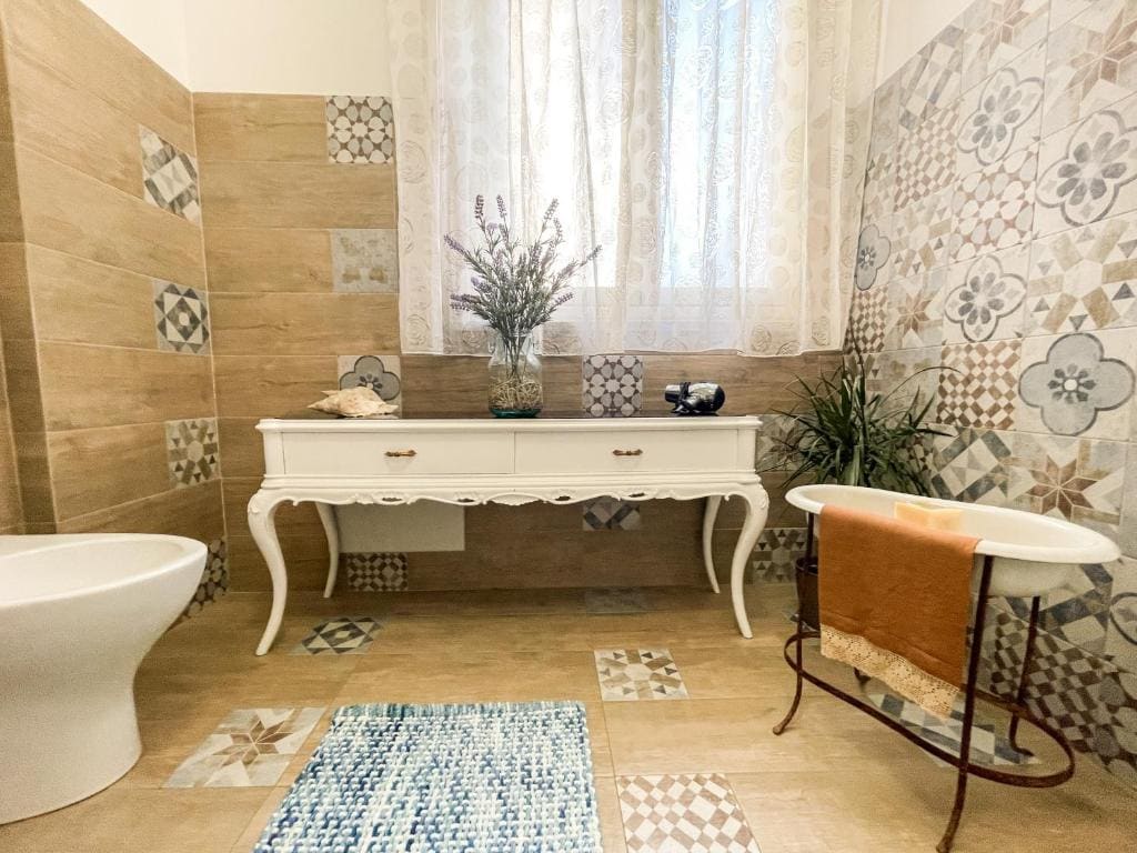 Double Room with Private Bathroom room - Image 3