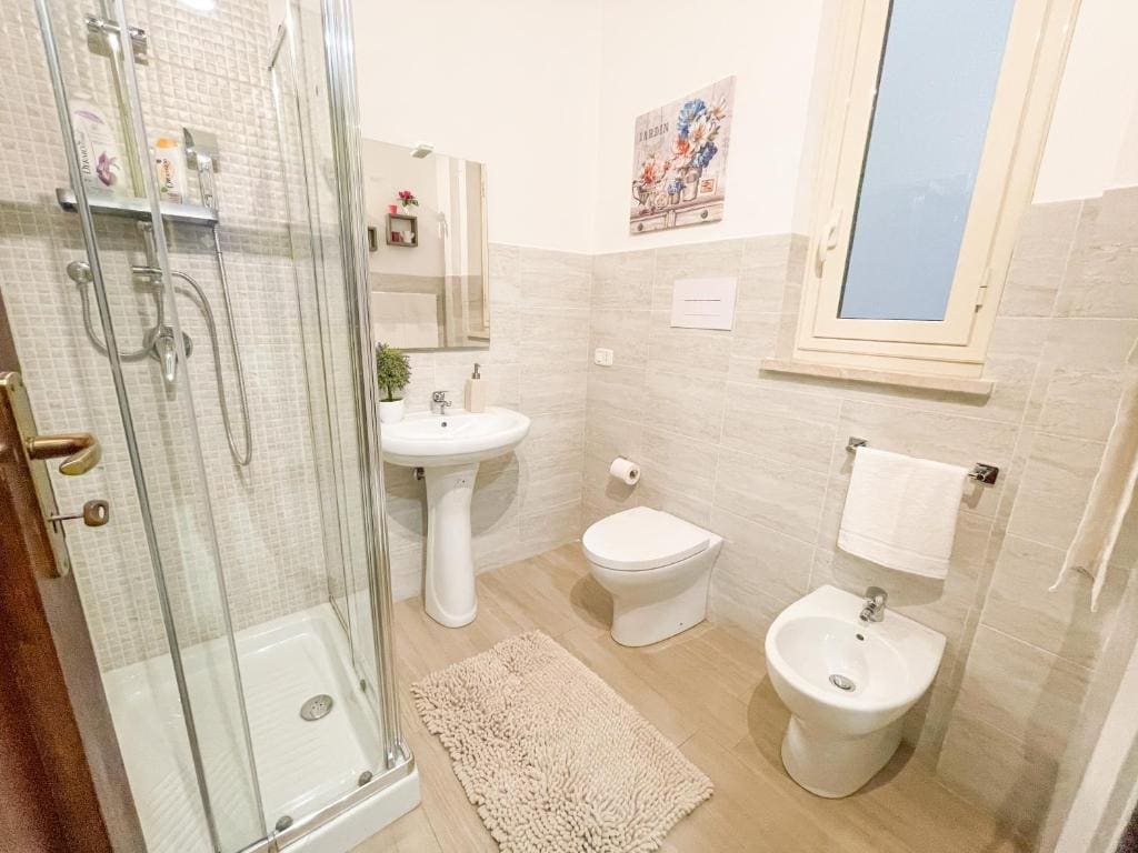 Double Room with Private External Bathroom room - Image 1