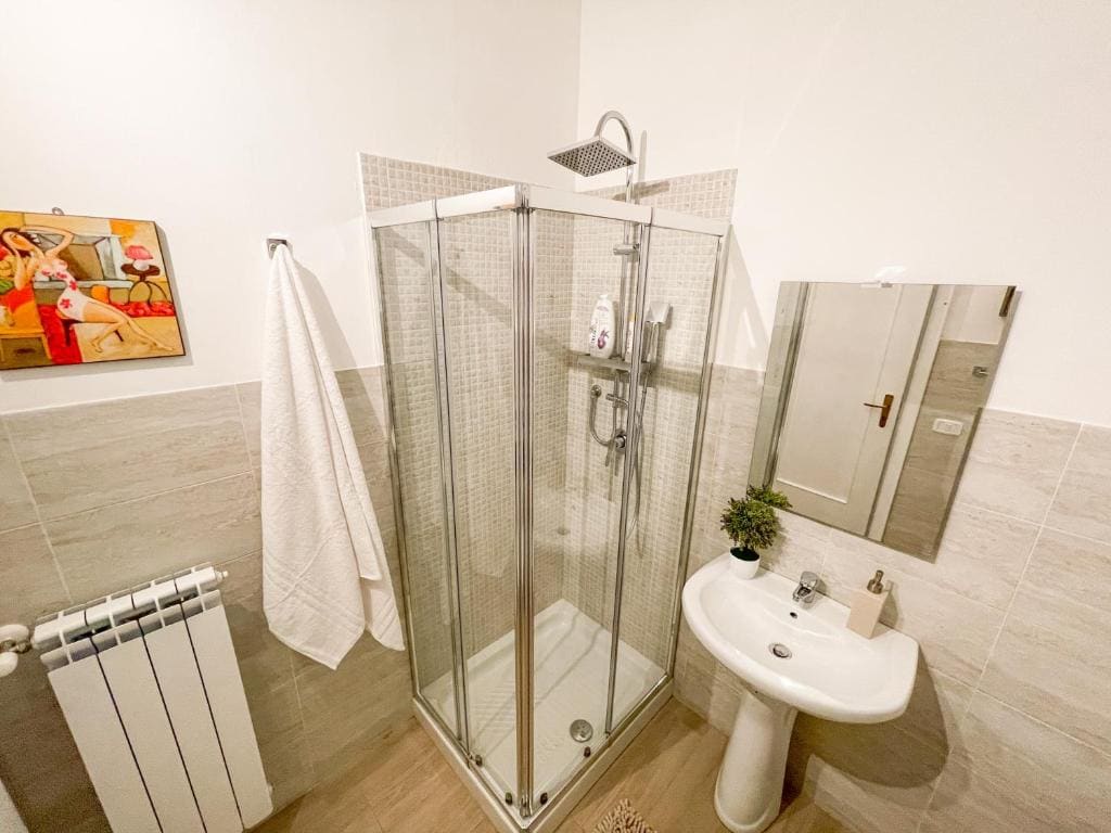 Double Room with Private External Bathroom room - Image 2
