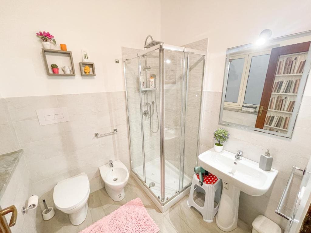 Double Room with Shared Bathroom room - Image 1