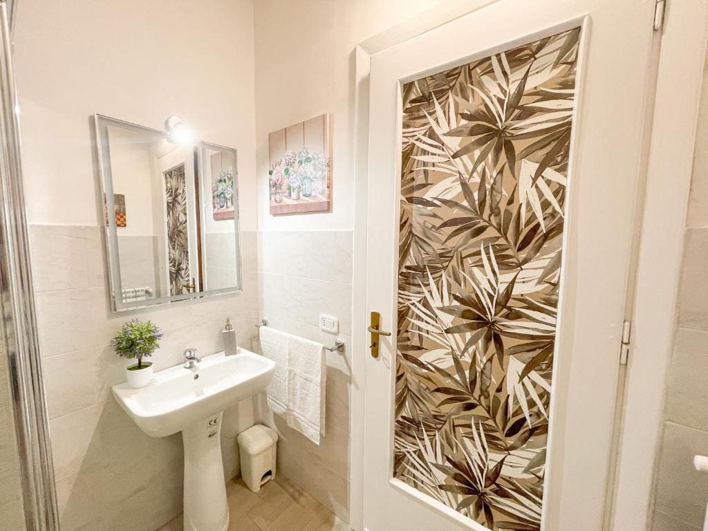 Triple Room with Shared Bathroom room - Image 1