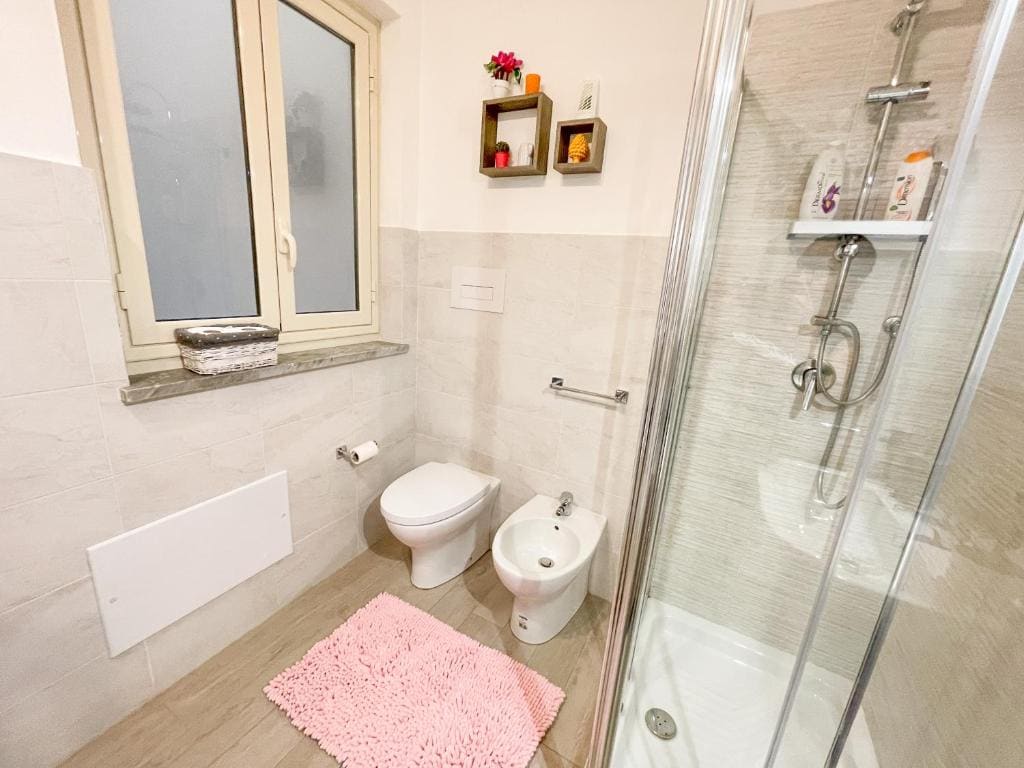 Triple Room with Shared Bathroom room - Image 2