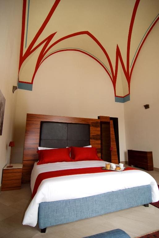 Deluxe Suite with Balcony room - Image 3