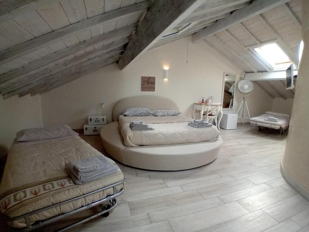 Deluxe Double or Twin Room room - Image 2