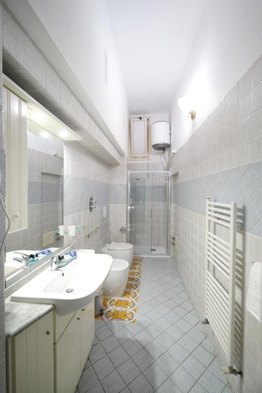 Comfort Quadruple Room room - Image 2