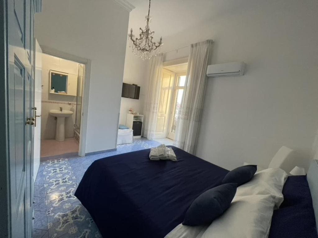 Double Room with Balcony room - Image 1
