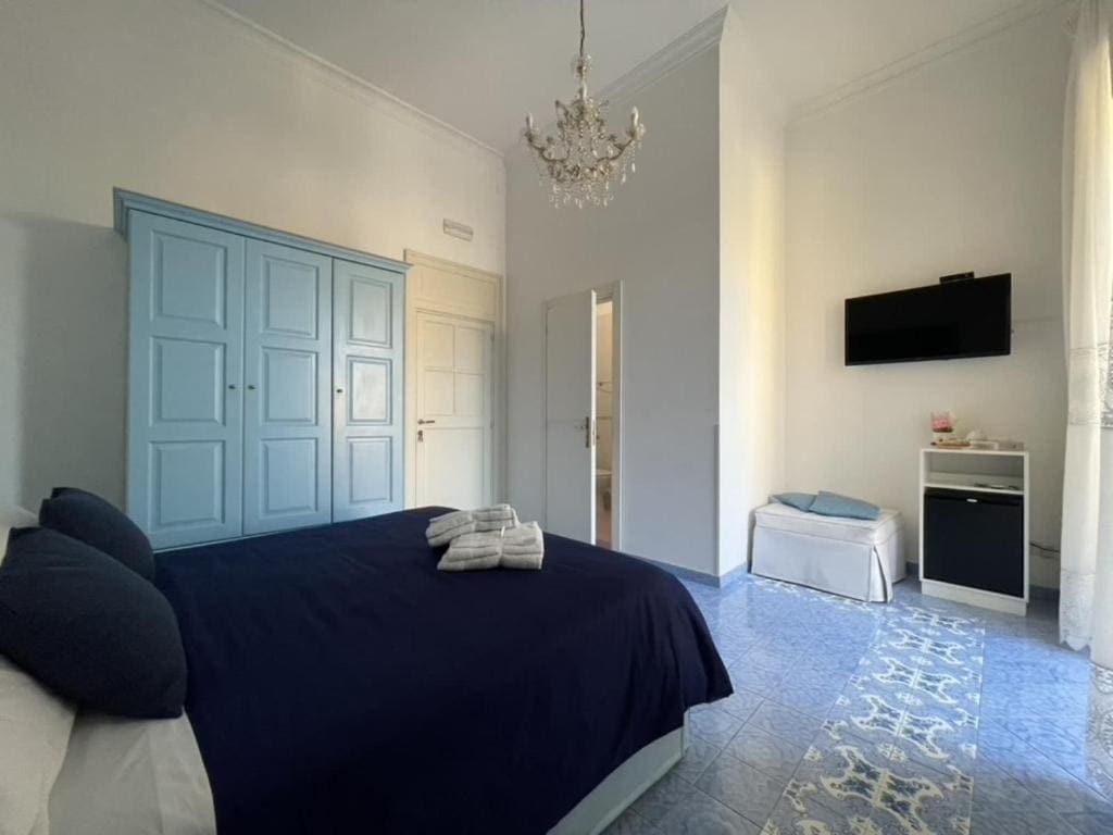 Double Room with Balcony room - Image 2