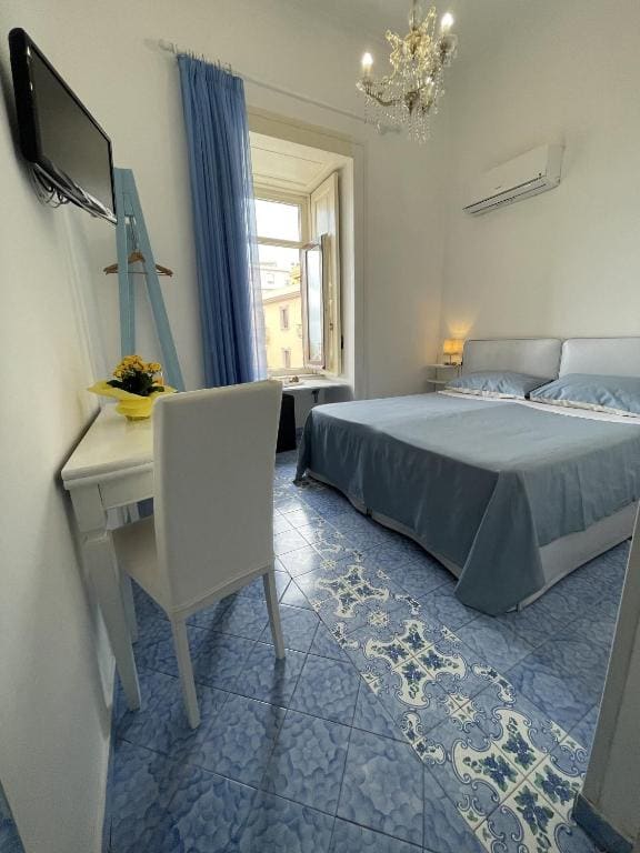 Double Room with Private Bathroom room - Image 3