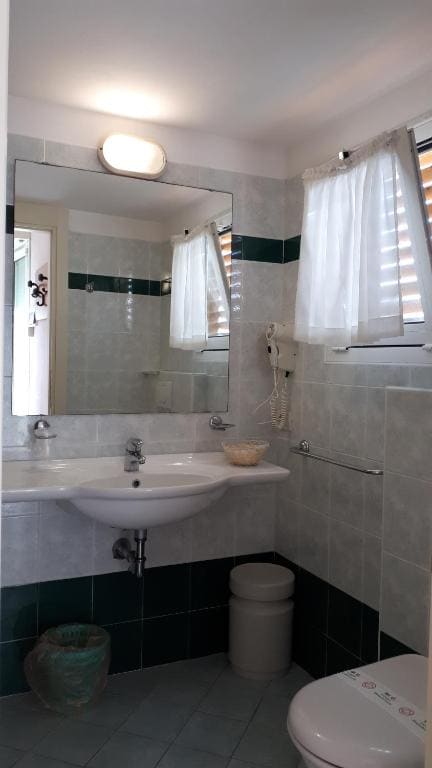 Small Double Room room - Image 2