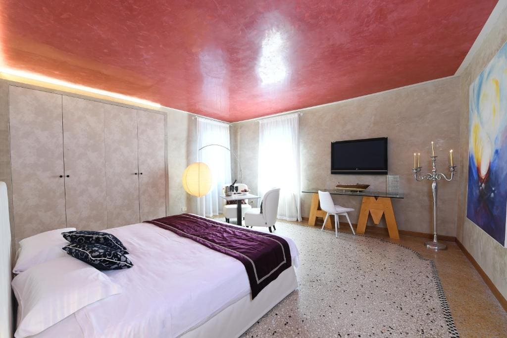Superior King Room room - Image 2