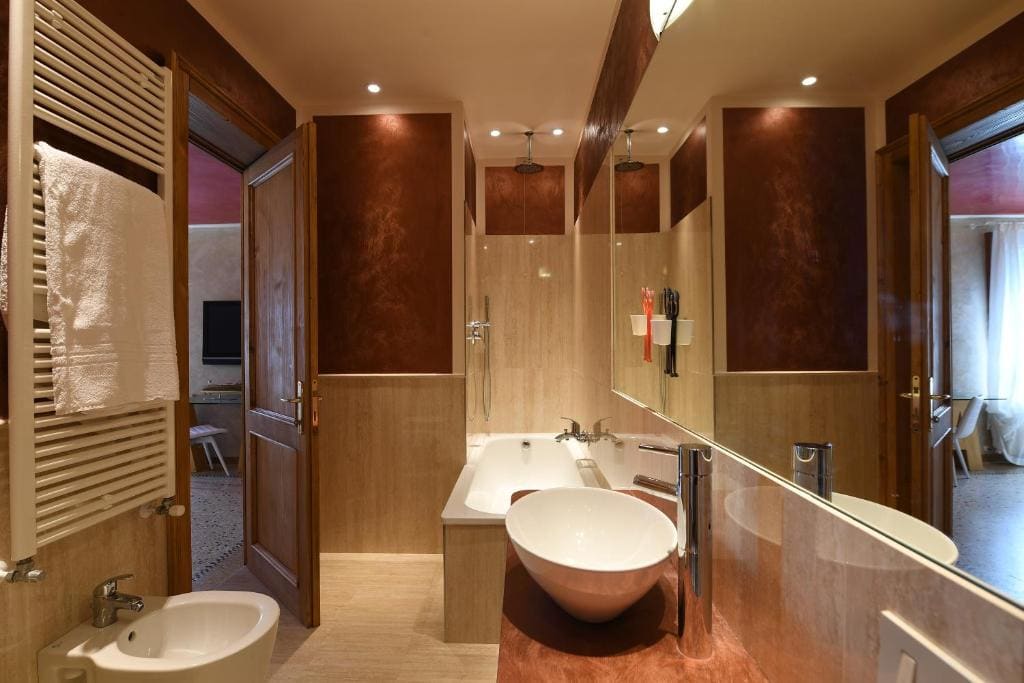 Superior King Room room - Image 3