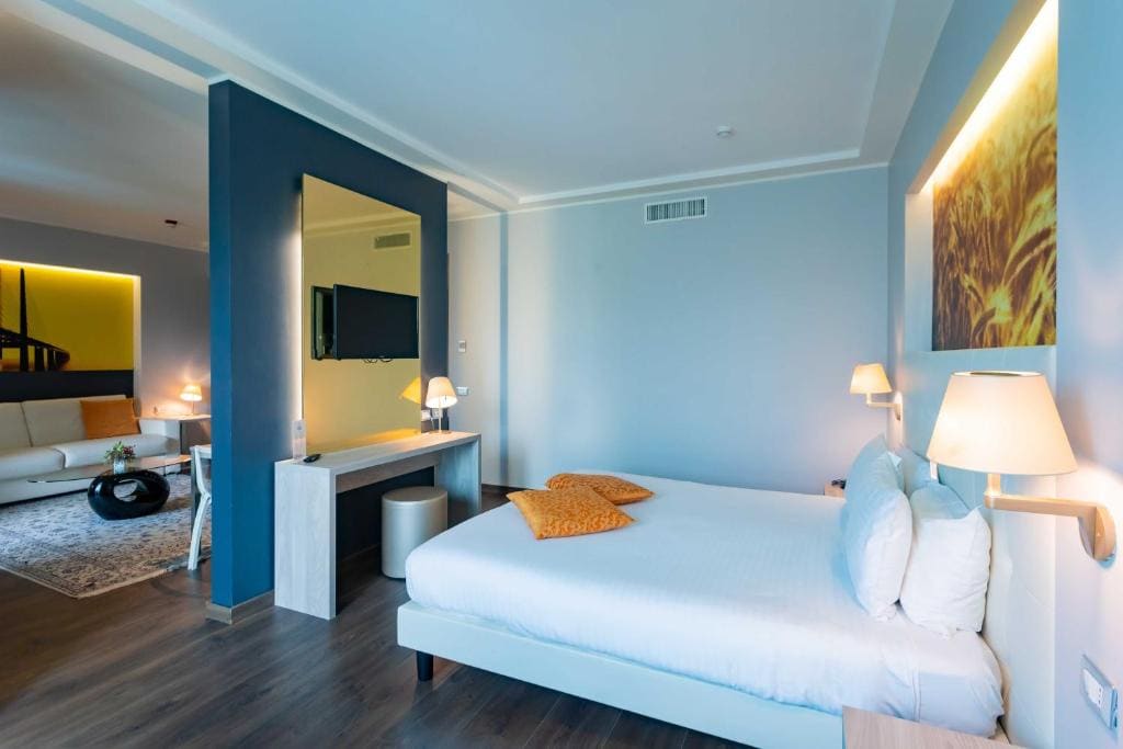 Suite with Balcony room - Image 1