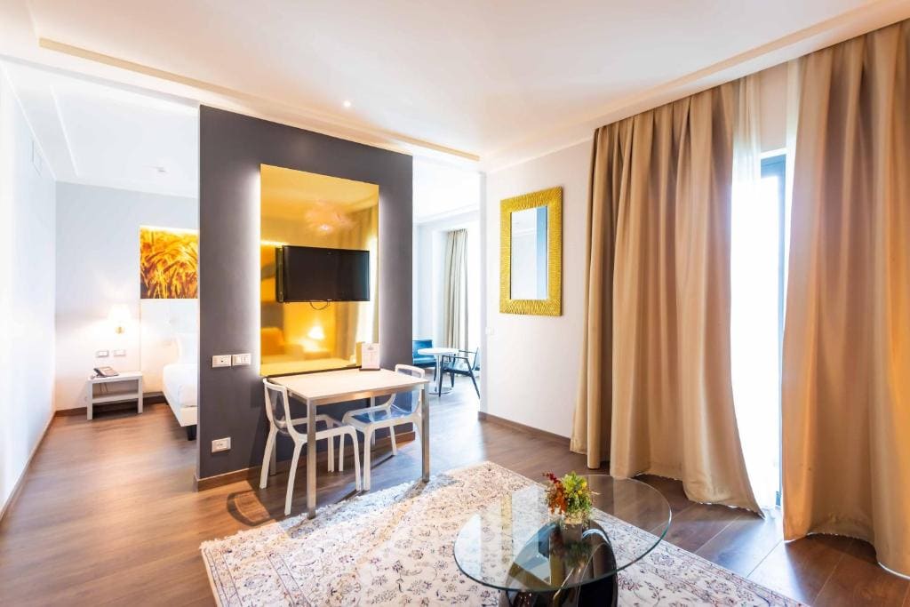 Suite with Balcony room - Image 3