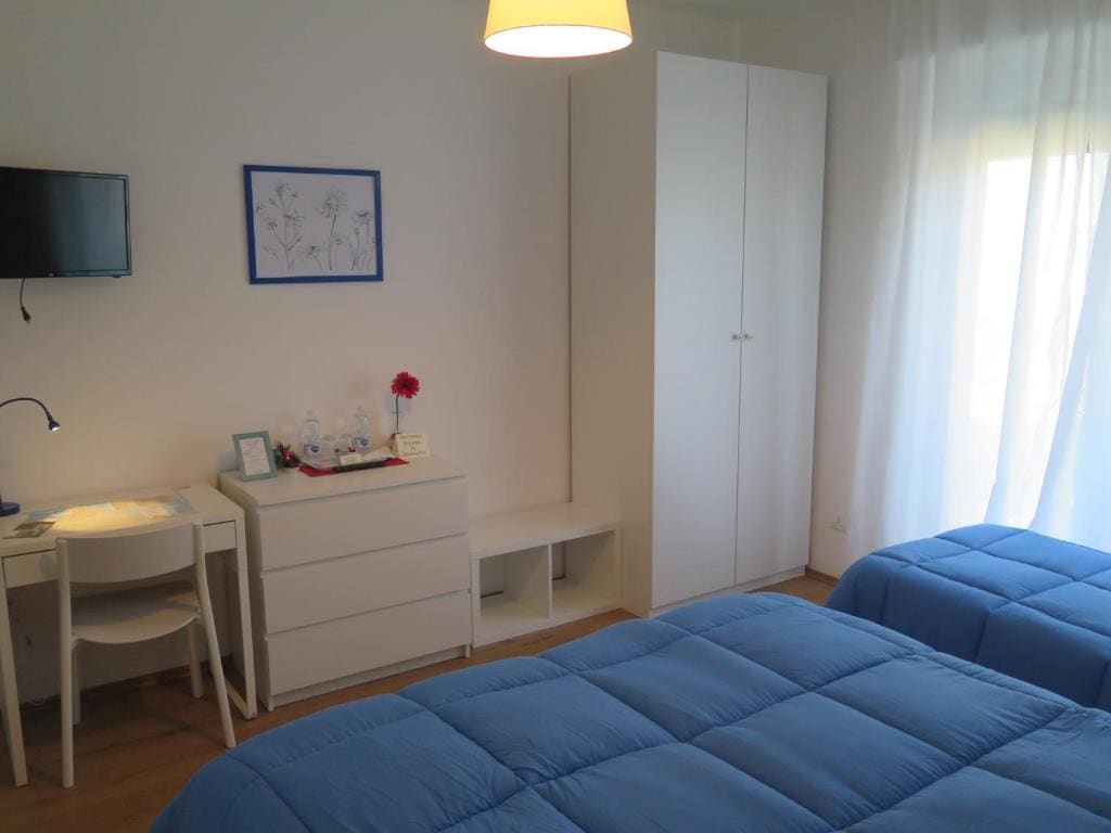 Superior Triple Room with Sea View room - Image 2