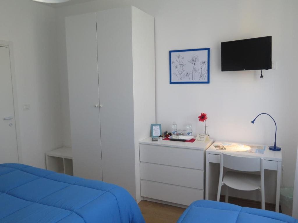 Superior Triple Room room - Image 1