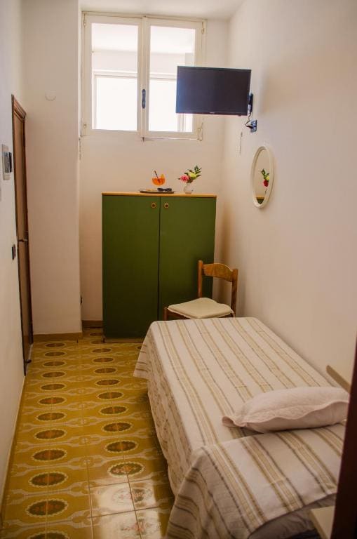 Economy Single Room room - Image 1