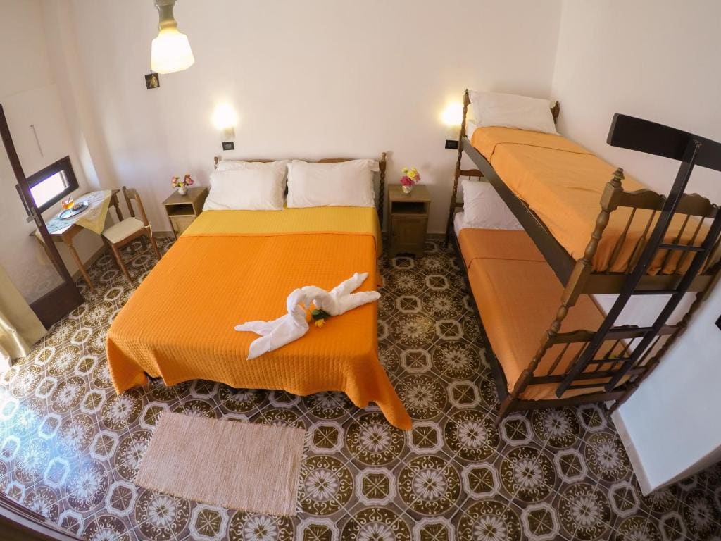 Standard Family Room room - Image 3