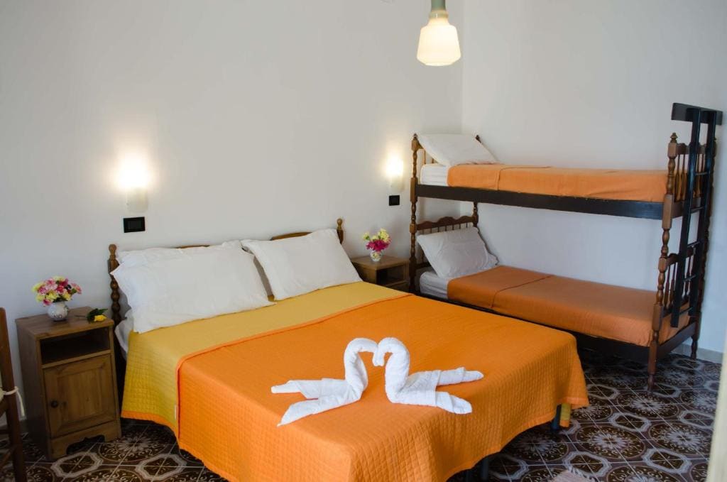 Standard Family Room room - Image 2
