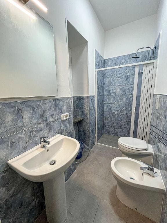 Quadruple Room with Private Bathroom room - Image 3