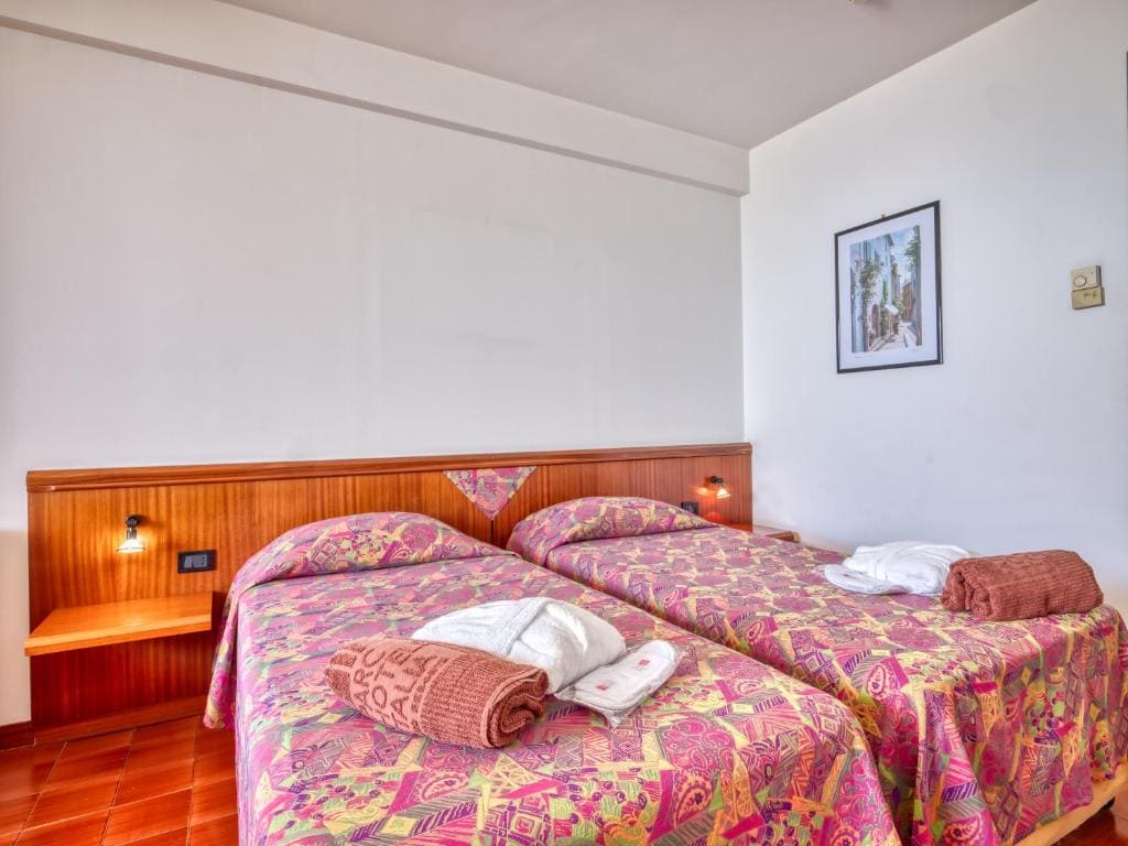 Standard Double/Twin Room room - Image 2
