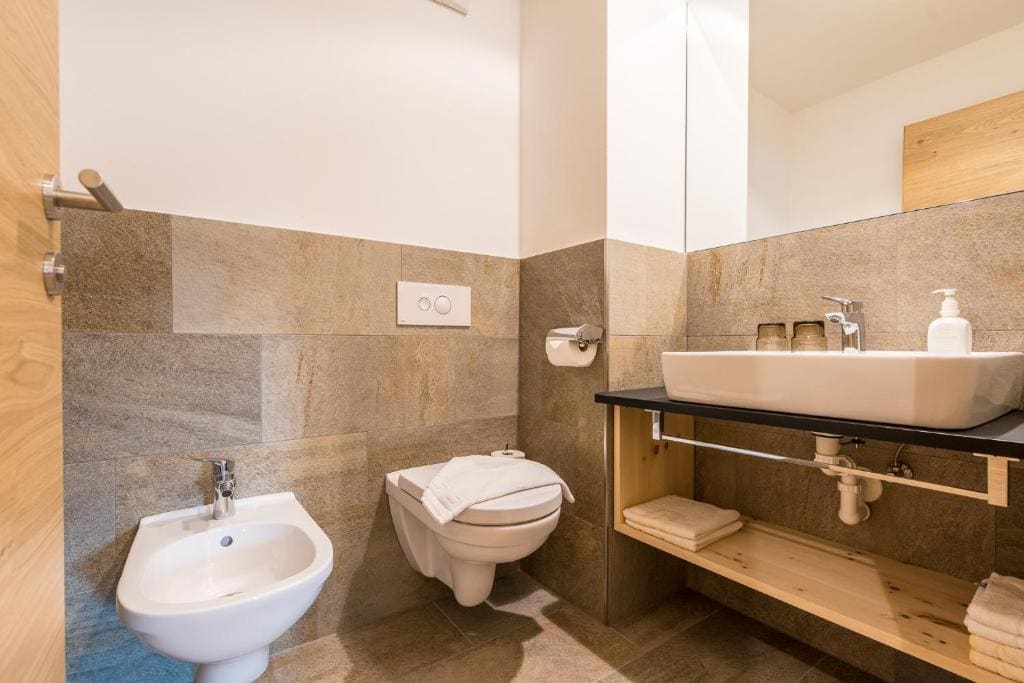 Superior Quadruple Room room - Image 2