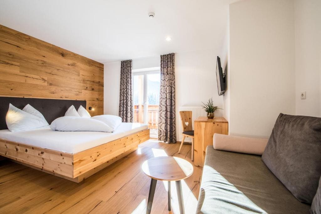 Double Room with Balcony and Mountain View room - Image 1