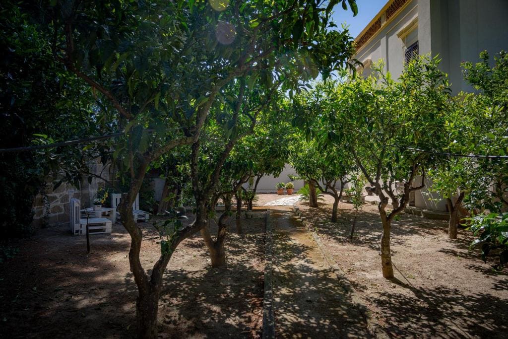Suite with Private Garden room - Image 3