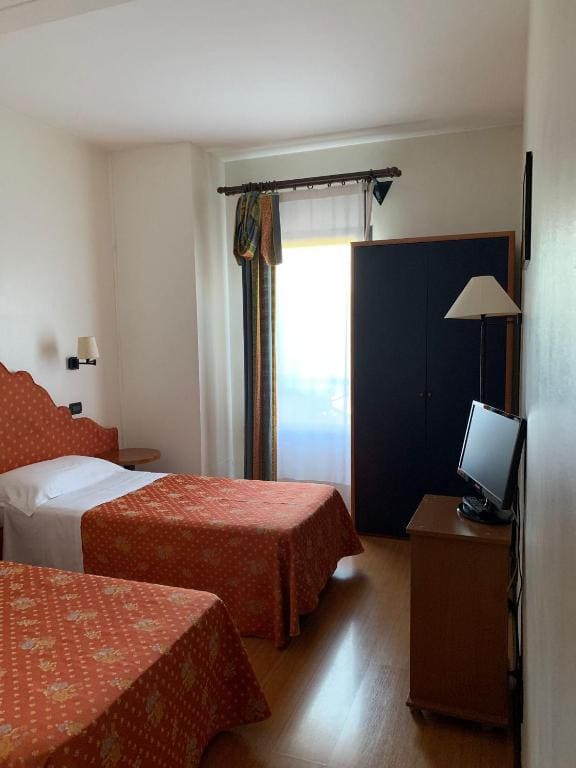 Economy Twin Room room - Image 1
