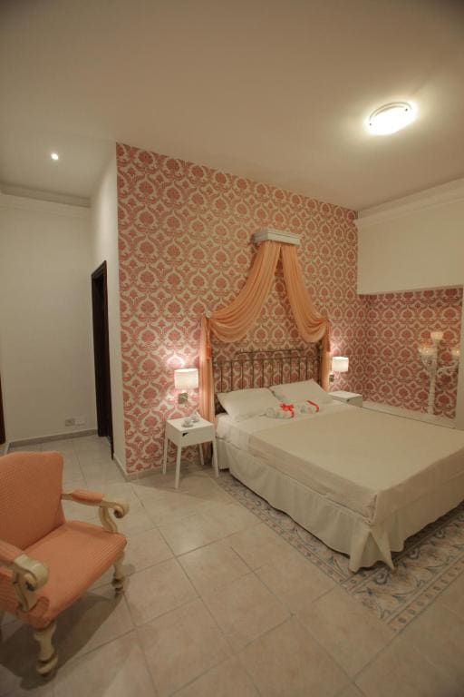 Superior King Room room - Image 2
