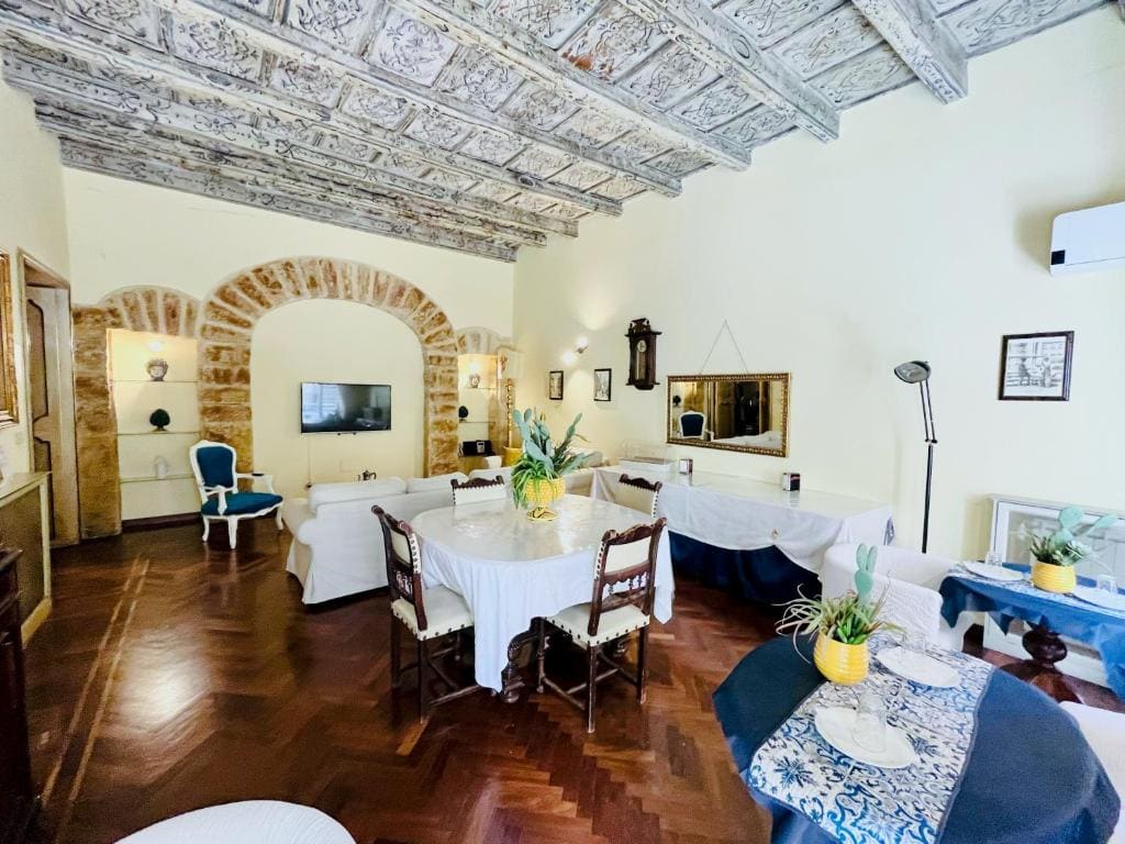 Triple Room with Private External Bathroom room - Image 2