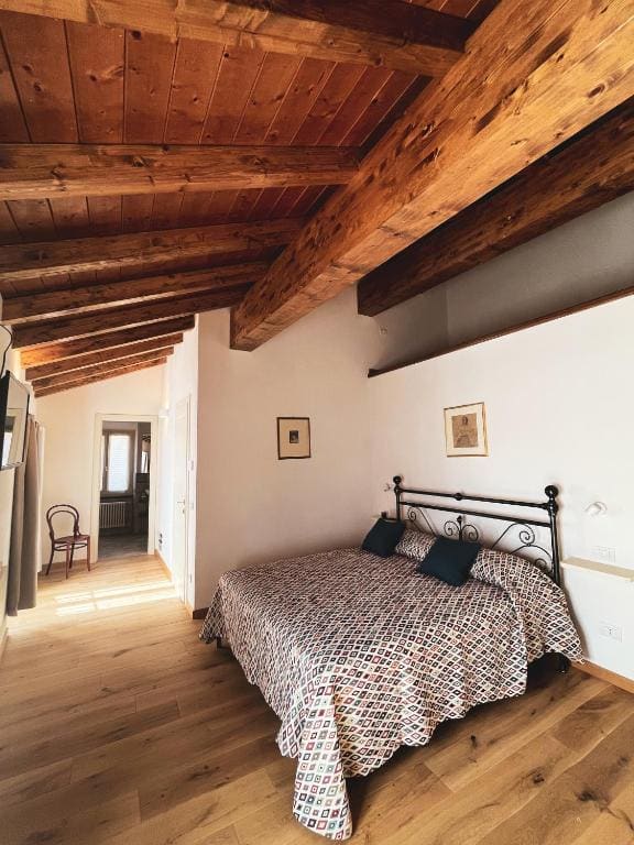 Deluxe Double Room with Extra Bed room - Image 2