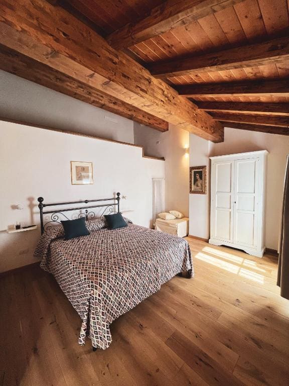 Deluxe Double Room with Extra Bed room - Image 3