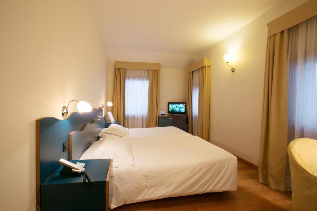 Double or Twin Room room - Image 3