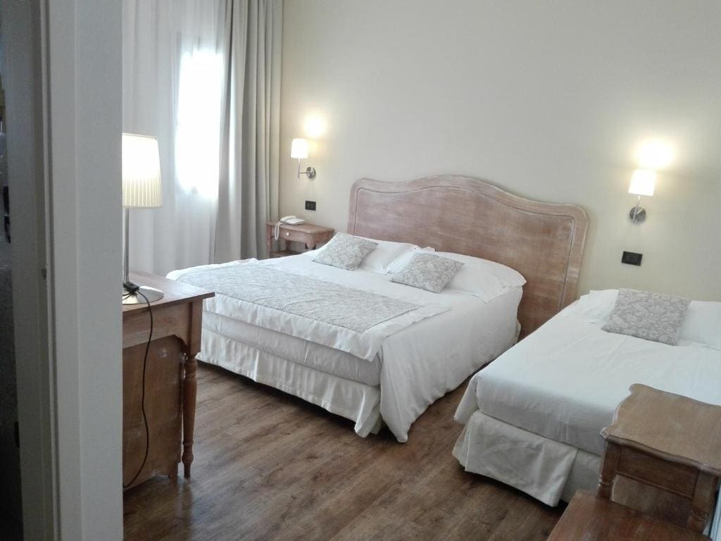 Standard Triple Room room - Image 2