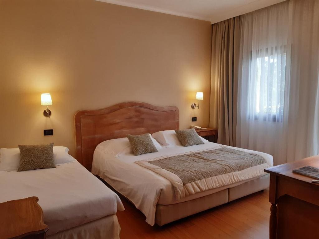Standard Triple Room room - Image 1