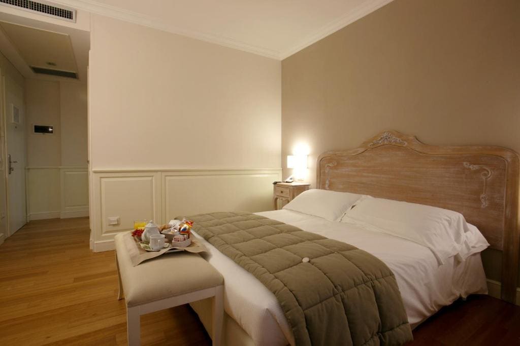 Superior Double or Twin Room room - Image 2