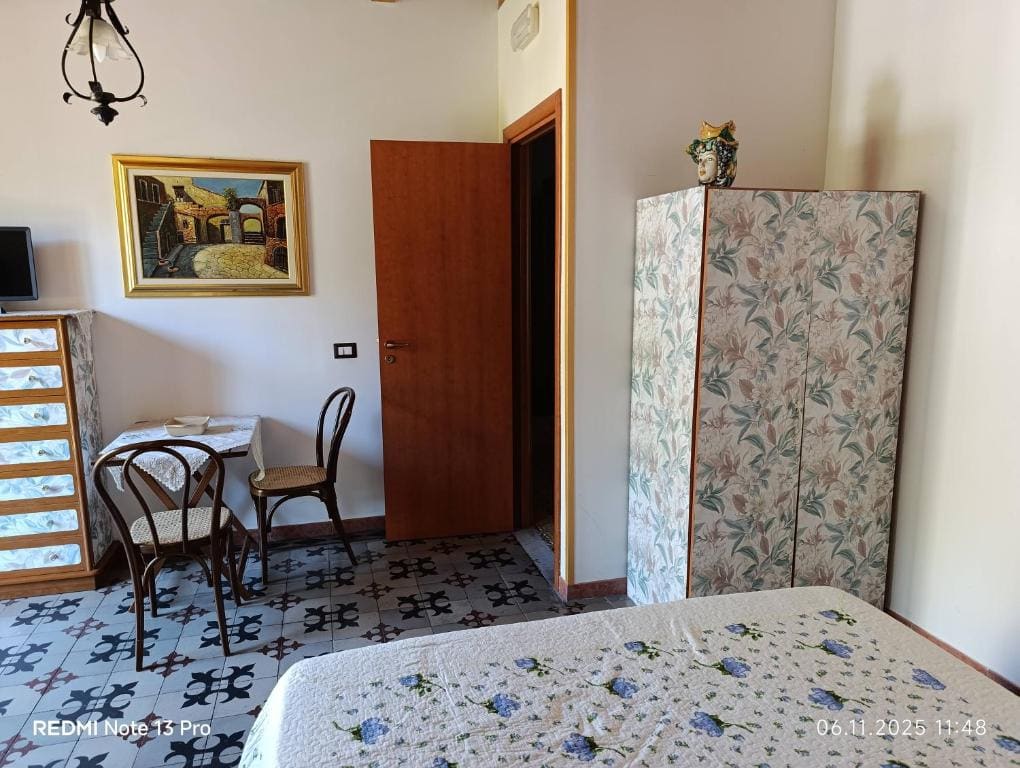 Deluxe Room room - Image 2
