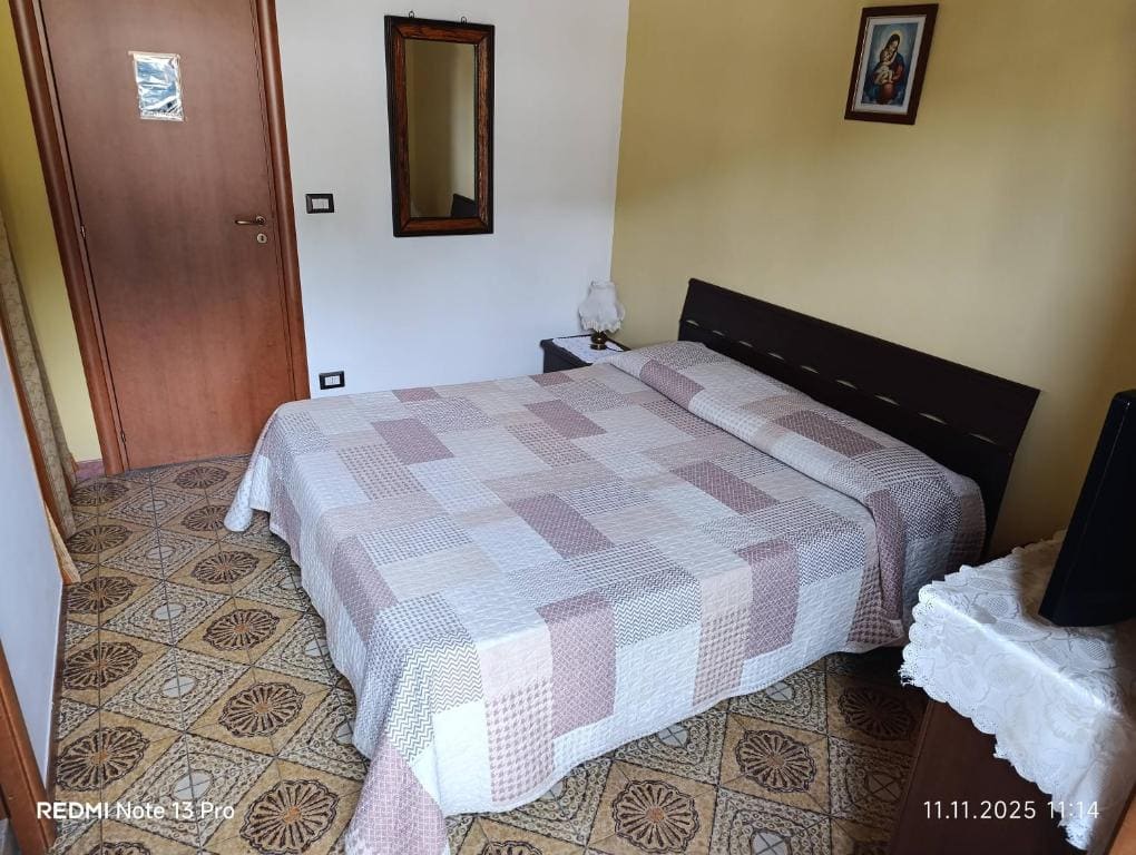 Small Double Room room - Image 2