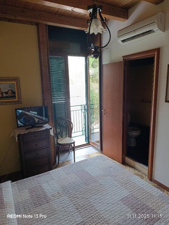 Small Double Room room - Image 1
