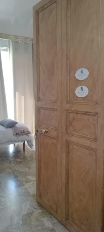Deluxe Queen Suite room - Image 3