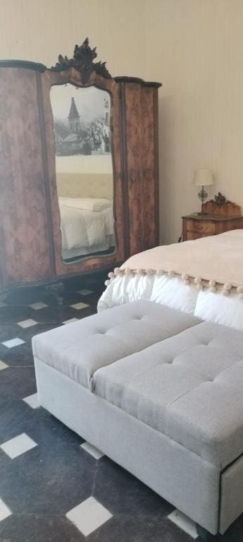 Deluxe Queen Suite room - Image 2