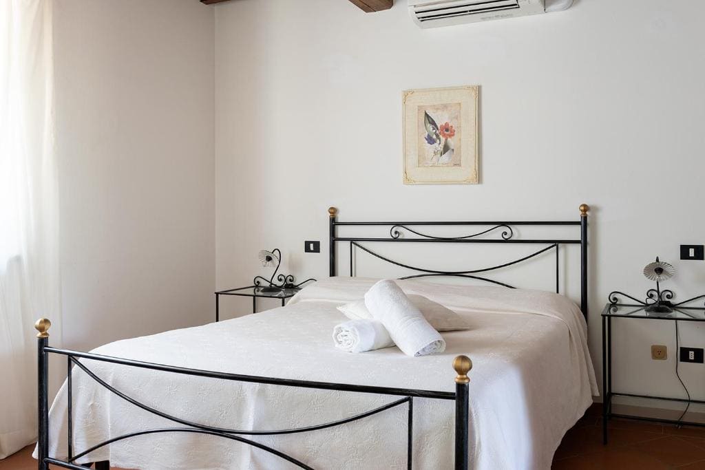 Deluxe Double or Twin Room room - Image 2