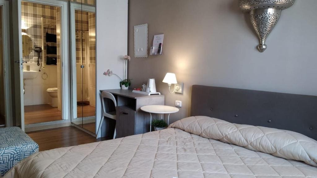 Standard Double Room room - Image 3
