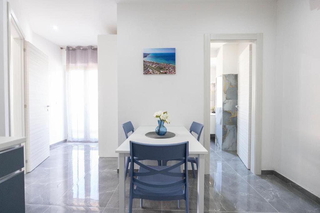 Superior Family Room room - Image 1