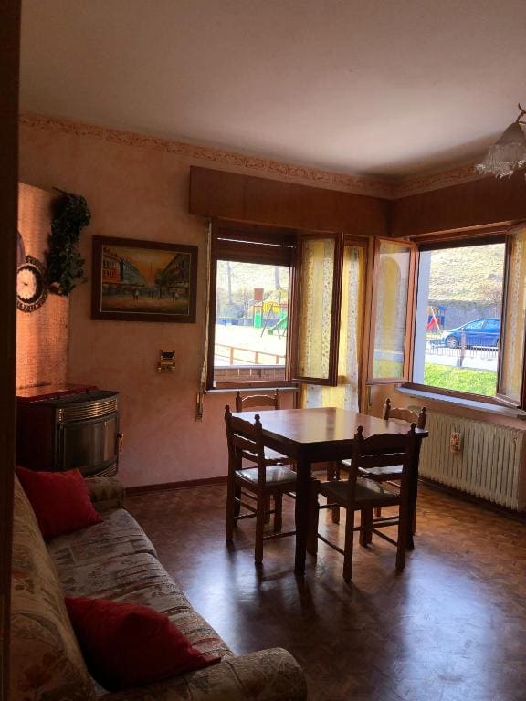 Apartment room - Image 1