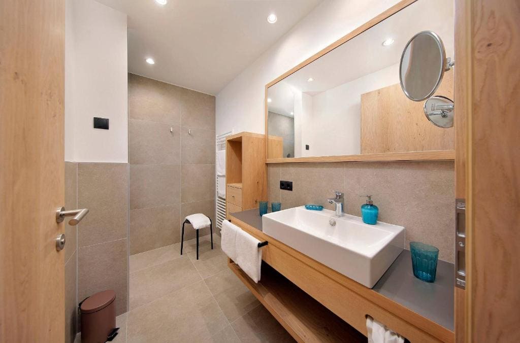 Apartment - Split Level room - Image 2